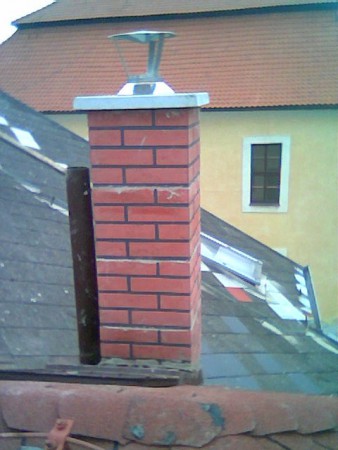 vyvložkování komínu a jeho kompletní rekonstrukce nad střechou