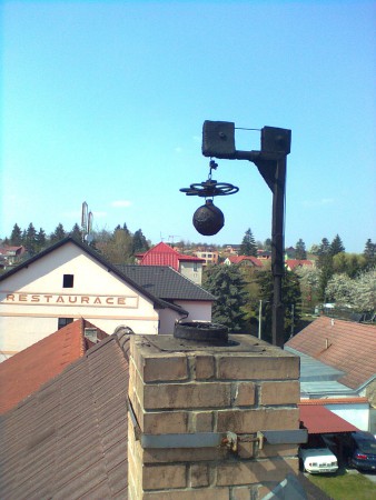  i takto se dá čistit komín svépomocí - ovládání z půdy neboli zlaté české ručičky .............